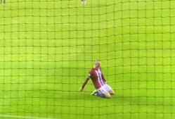 爱游戏-哈兰德回归赛场，高光表现首场状态亮眼，澳大利亚队观众沸腾！