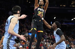 爱游戏-杜兰特连续十五场比赛得分超过败北，热火挑战极限！